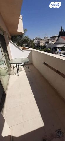 גג/ פנטהאוז, משה הס, רסקו א', חולון