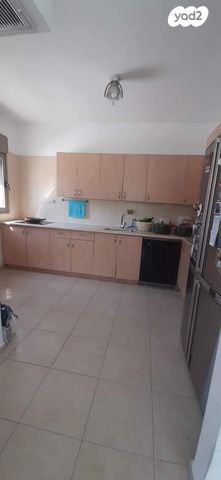 גג/ פנטהאוז, משה הס, רסקו א', חולון