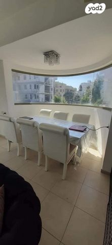 גג/ פנטהאוז, משה הס, רסקו א', חולון