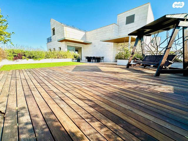 דופלקס, יהודה עמיחי, נווה זמר, רעננה