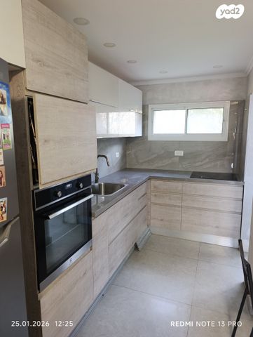 דירה, לוי אשכול 459, שכונה ותיקה - מרכז העיר, מעלות תרשיחא