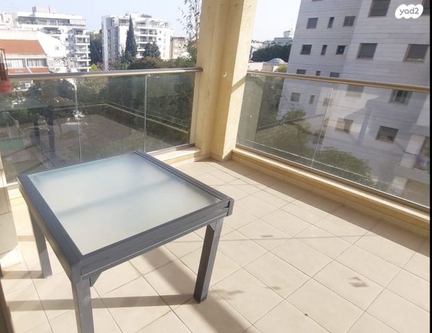 דירה, כפר סבא