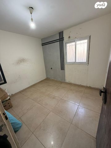 מחסנים, שדרות משה דיין, פסגת זאב, ירושלים