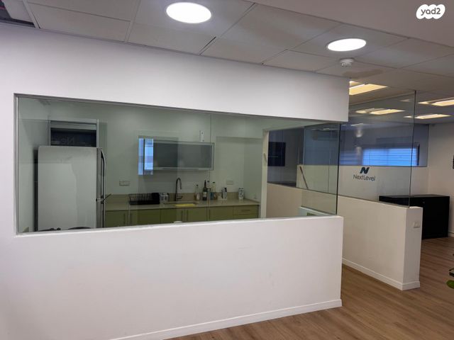 משרדים, המושב, פרדס חנה כרכור