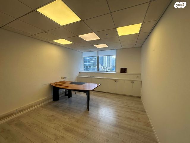 משרדים, דרך זאב ז'בוטינסקי 33, תל בנימין, רמת גן