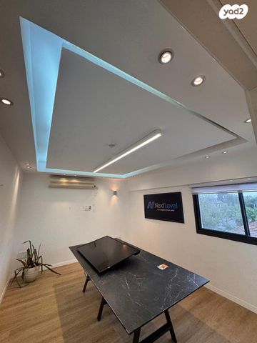 משרדים, המושב, פרדס חנה כרכור