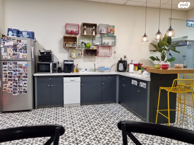 משרדים, קיסריה