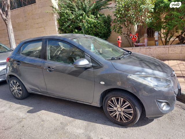 מודעת רכב מאזדה 2