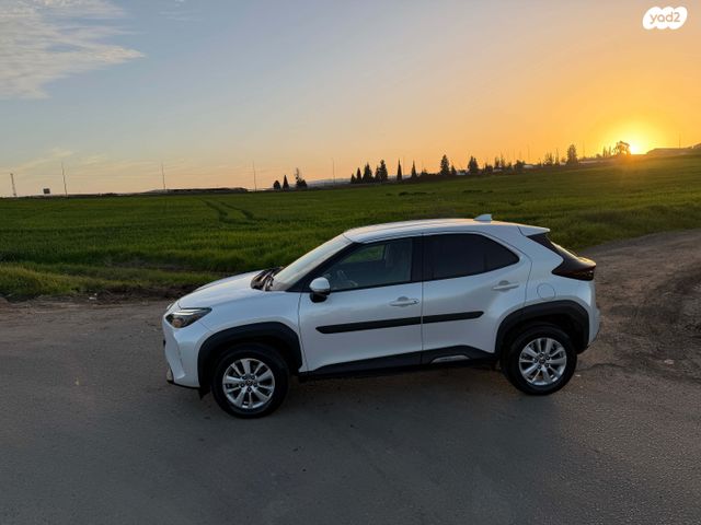 מודעת רכב טויוטה יאריס קרוס