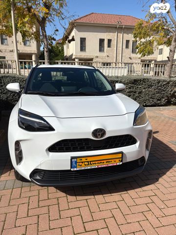 מודעת רכב טויוטה יאריס קרוס