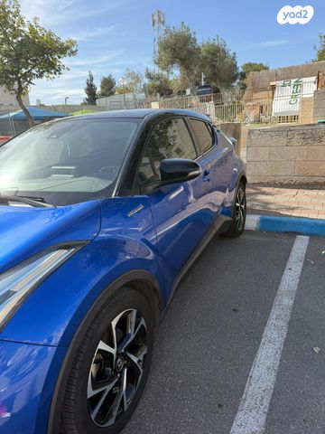מודעת רכב טויוטה C-HR