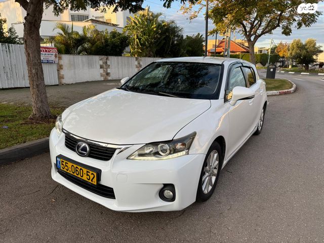 מודעת רכב לקסוס CT