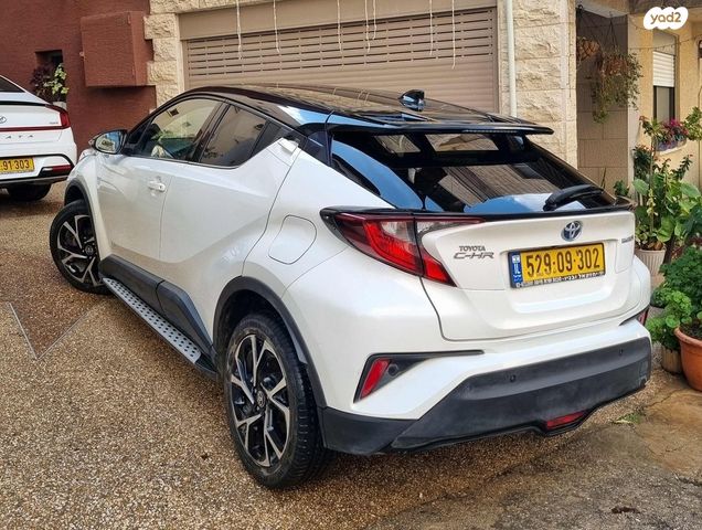 מודעת רכב טויוטה C-HR