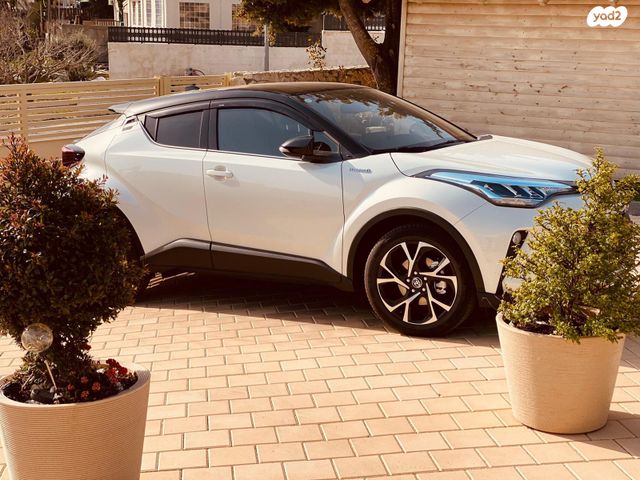 מודעת רכב טויוטה C-HR
