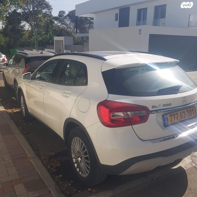 מודעת רכב מרצדס-בנץ GLA