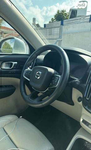 מודעת רכב וולוו XC40