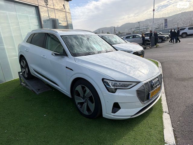 מודעת רכב אאודי E-tron