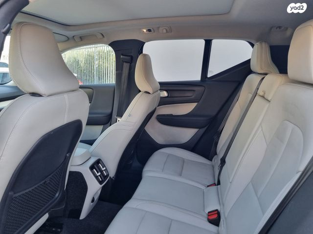 מודעת רכב וולוו XC40 2