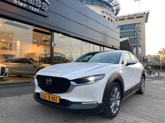 מודעת רכב מאזדה CX-30