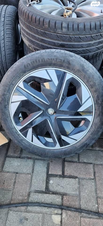 feedItemObj.data.row_1