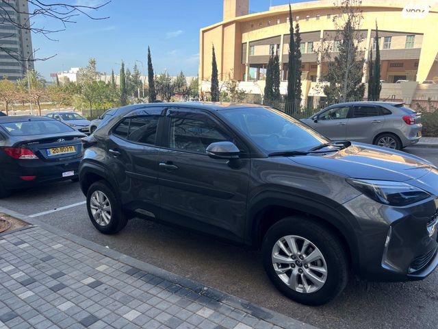 מודעת רכב טויוטה יאריס קרוס