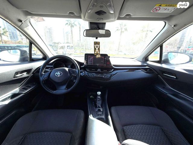מודעת רכב טויוטה C-HR