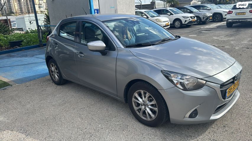 מודעת רכב מאזדה 2