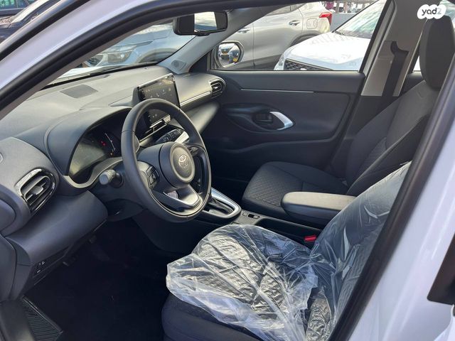 מודעת רכב טויוטה יאריס קרוס 2