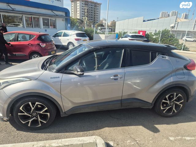 מודעת רכב טויוטה C-HR