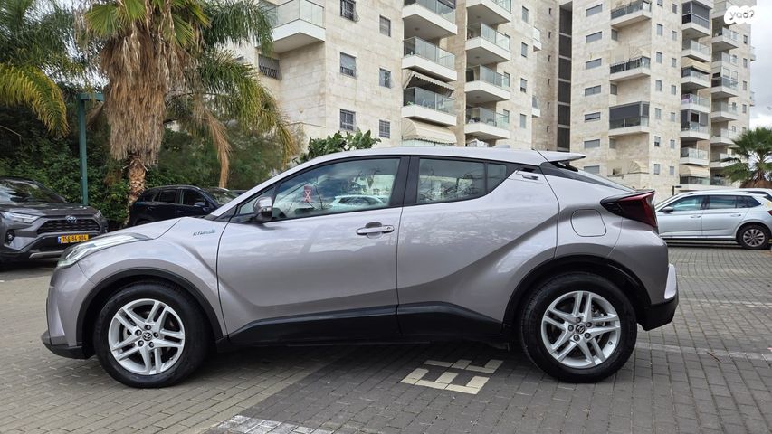מודעת רכב טויוטה C-HR