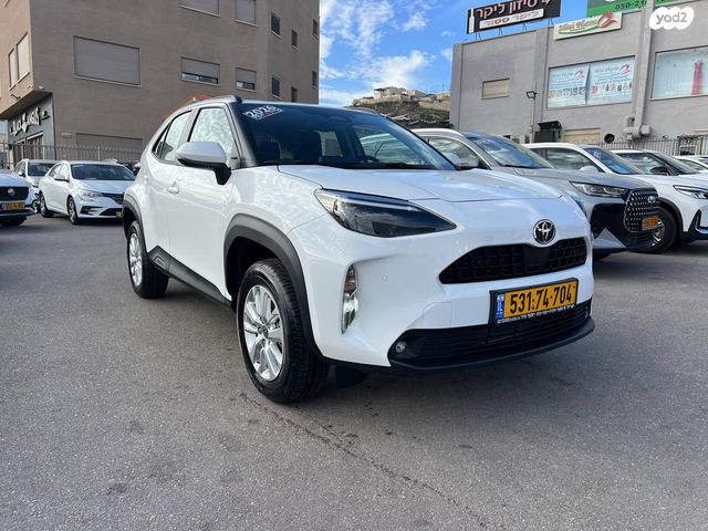 מודעת רכב טויוטה יאריס קרוס