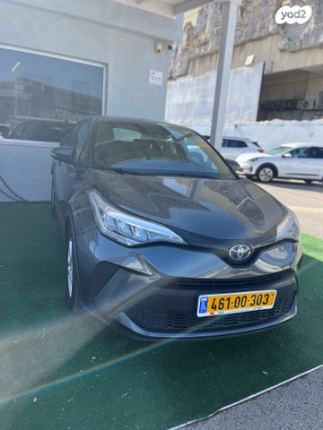 מודעת רכב טויוטה C-HR