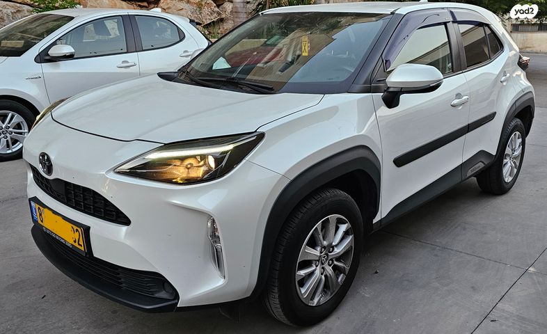 מודעת רכב טויוטה יאריס קרוס