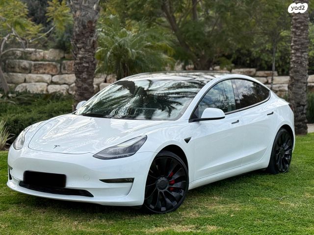 מודעת רכב טסלה מודל 3