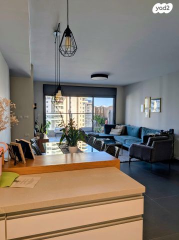 יונתן רטוש 10