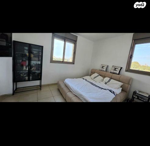 חנוך לוין 21