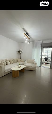 שדרות יצחק שמיר 13