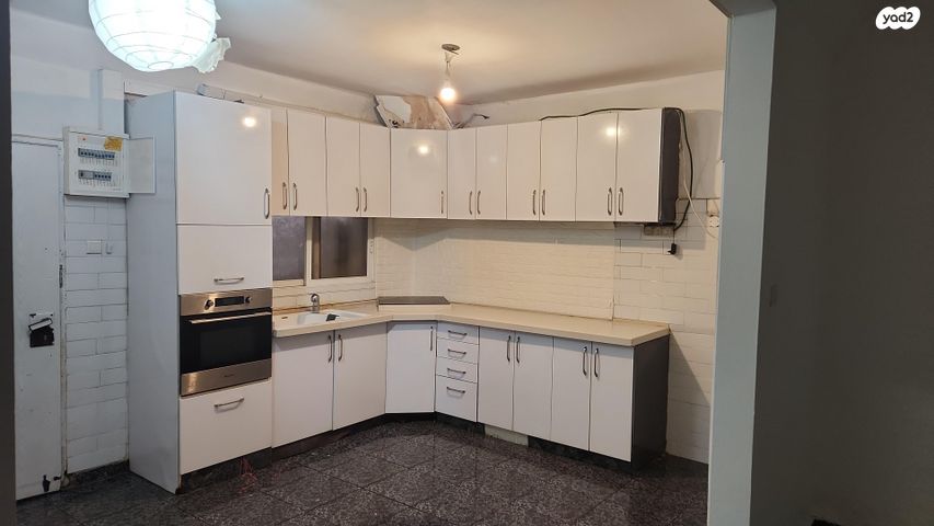 ארלוזורוב 4