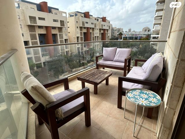 דירה, כרמל 7, אחוזת הנשיא, רחובות