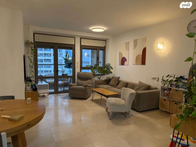 נחלת יצחק 18