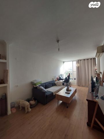 שדרות העצמאות 12