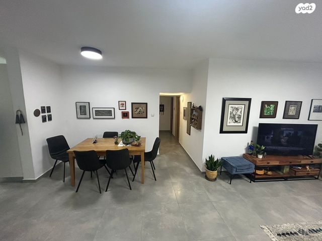 אברהם קרן 13