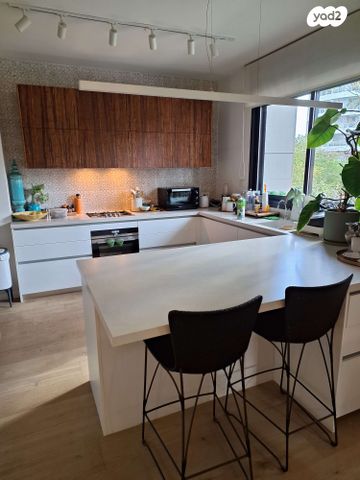 קניוק יורם 7