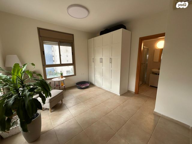 דירה, כרמל 7, אחוזת הנשיא, רחובות