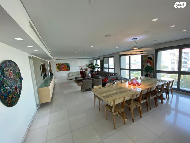 ניסים אלוני 16