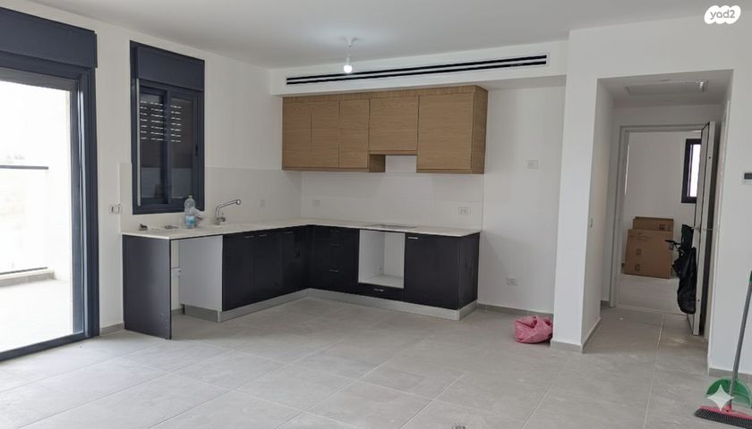 לאה גולדברג 16