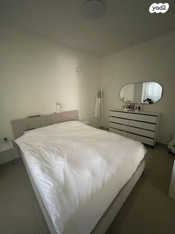 פרץ נפתלי 21