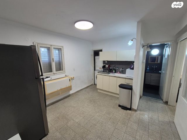 שדרות דגניה 12