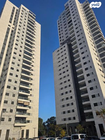 שולמית אלוני 