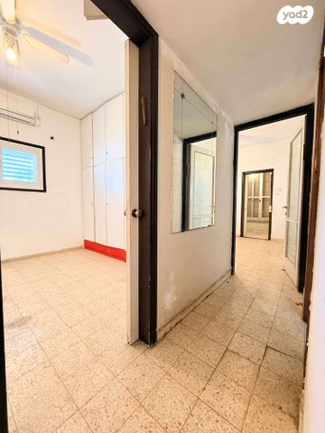 עין הקורא 25